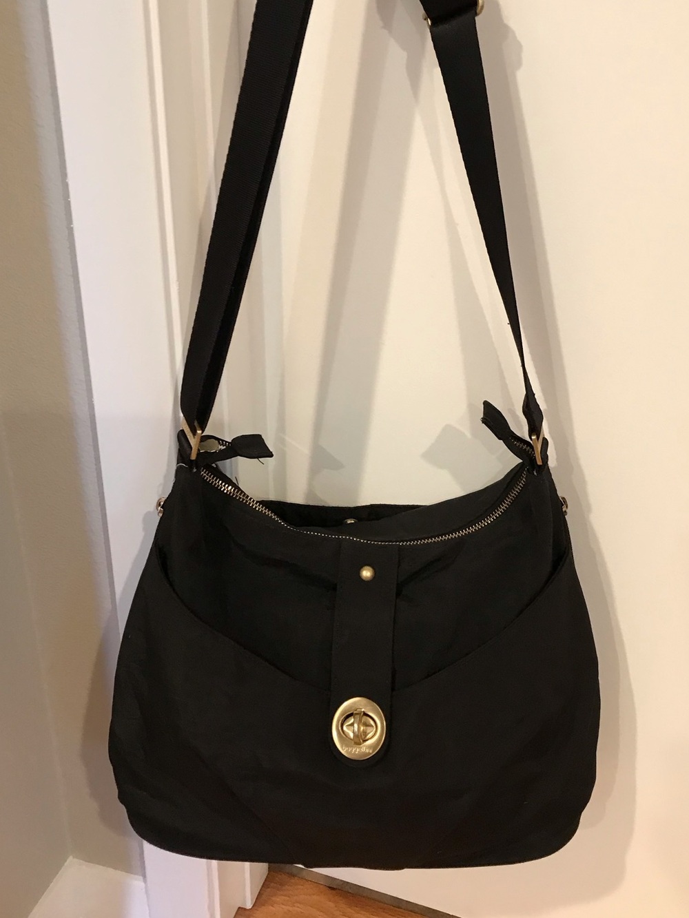 Baggallini Helsinki Black Shoulder Bag
